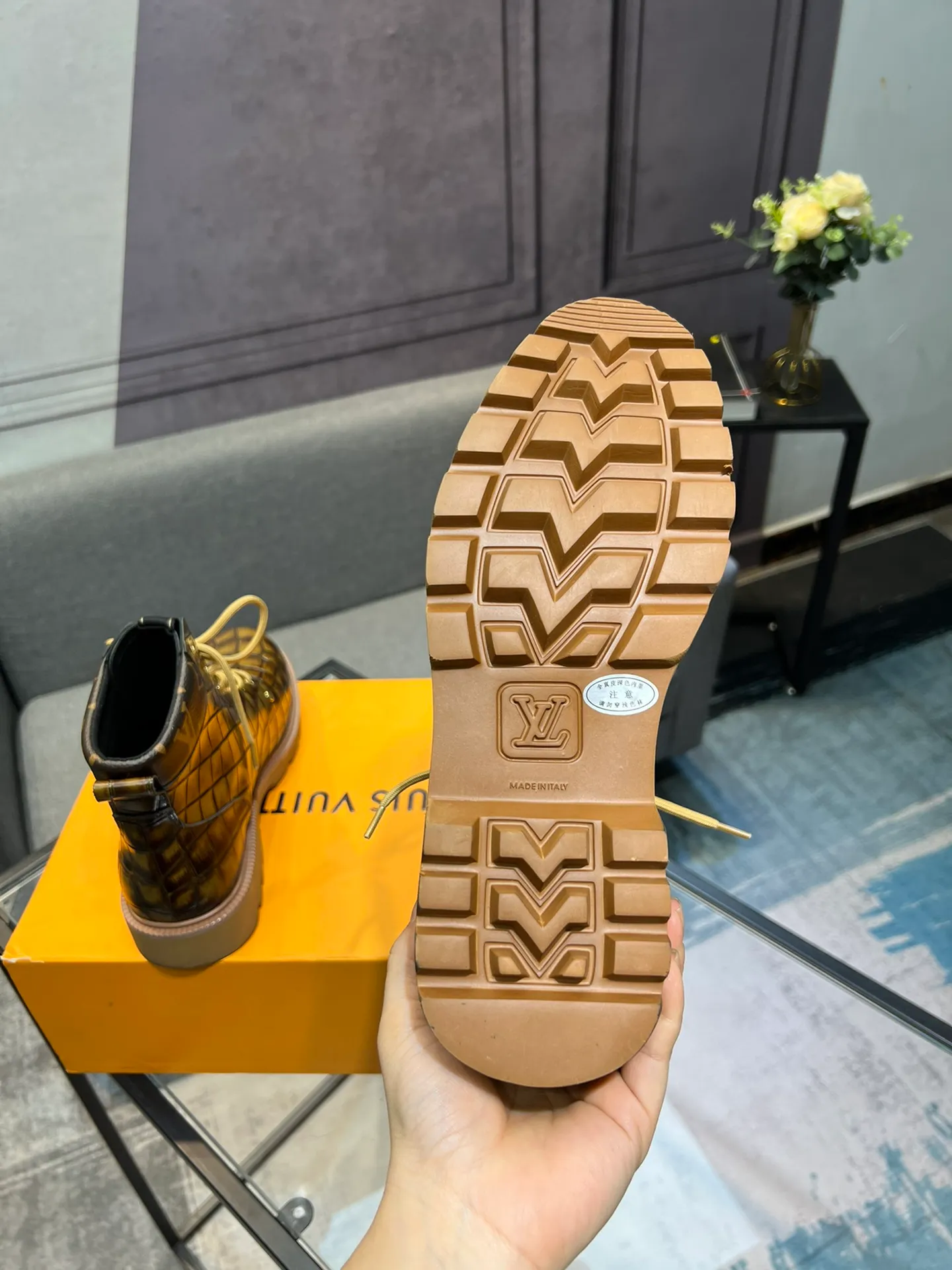 Men's shoes 💰900 L Home - the latest LV men's business casual boots, luxury and nobility are a must, all made of imported original first-layer cowhide, just to create a more comfortable wearing experience, ➕top imported water-dyed full cow lining, original high wear-resistant outsole! 👏👏 Size: Male 39-44; (38 45 46 customized)